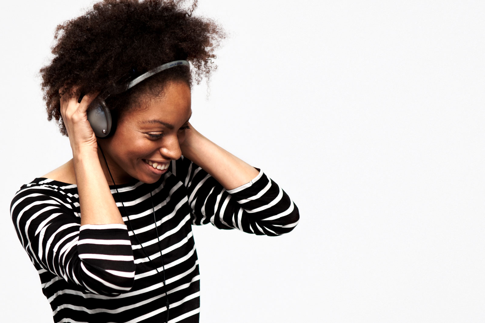 Hay auriculares que son menos dañinos para la salud auditiva?